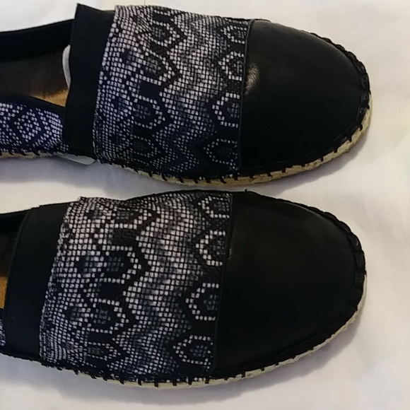 Black/White Slip On Flats size 11 - Picture 8 of 8